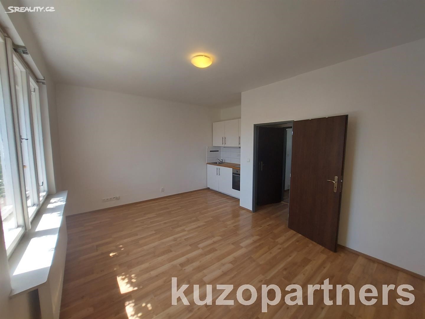 Pronájem bytu 2+kk 31 m², Pod Sychrovem I, Praha 10 - Michle