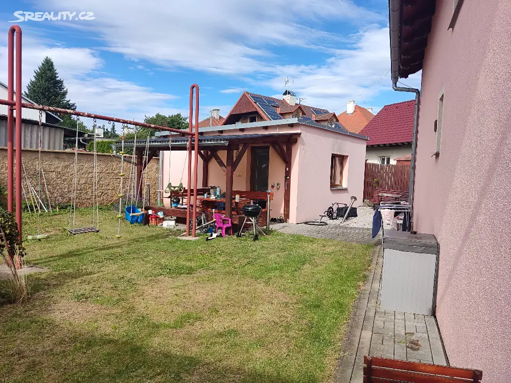 Prodej  rodinného domu 193 m², pozemek 914 m², Holohlavy, okres Hradec Králové