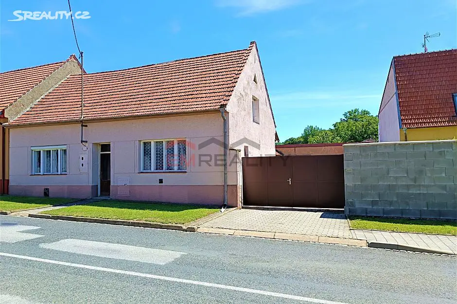 Prodej  rodinného domu 397 m², pozemek 2 351 m², Lipov, okres Hodonín