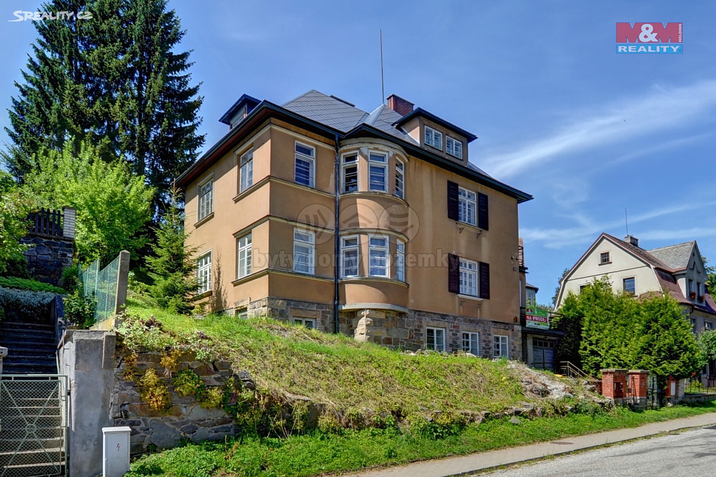 Prodej  rodinného domu 262 m², pozemek 690 m², Dobrovského, Vrchlabí