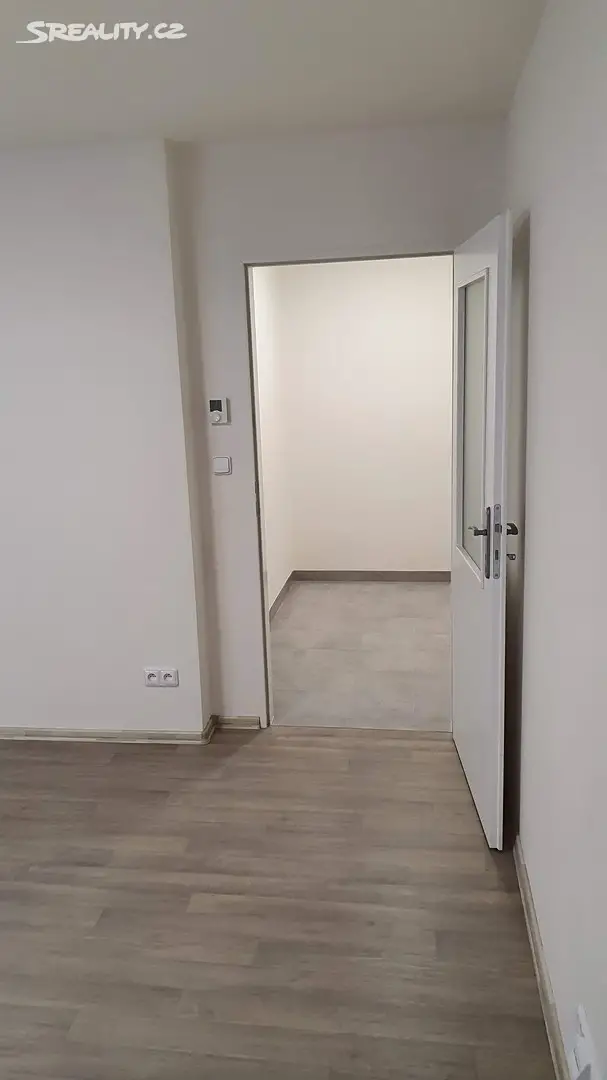 Pronájem bytu 1+kk 23 m², V Nových Vokovicích, Praha 6 - Vokovice