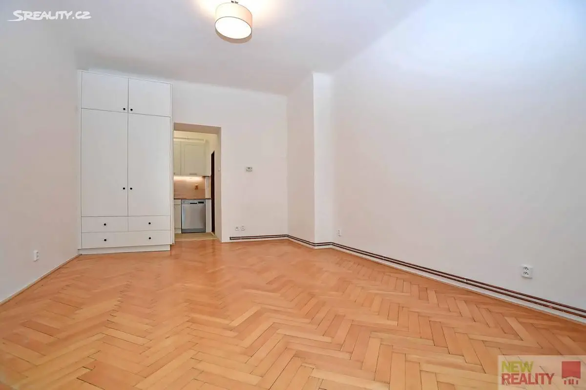 Pronájem bytu 2+1 56 m², Madridská, Praha 10 - Vršovice