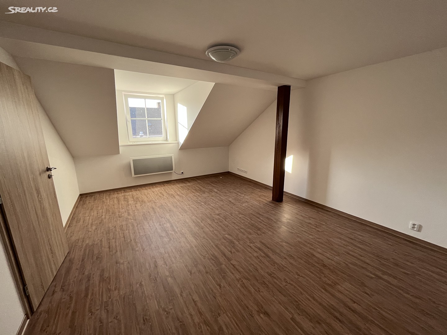 Pronájem bytu 3+1 90 m² (Podkrovní), Teplická, Duchcov