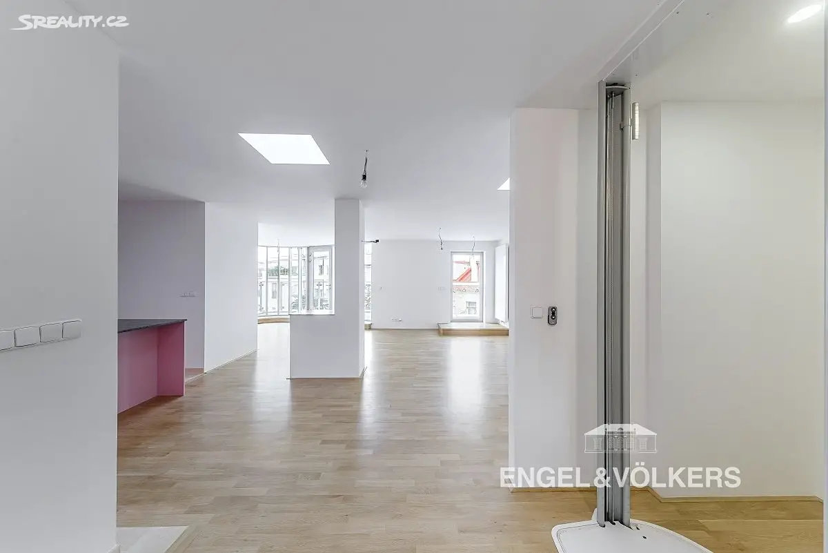 Pronájem bytu 4+kk 181 m² (Mezonet), Kubova, Praha 8 - Karlín