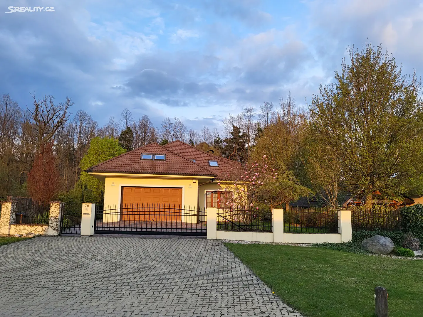 Pronájem  rodinného domu 255 m², pozemek 1 036 m², Dubné - Třebín, okres České Budějovice