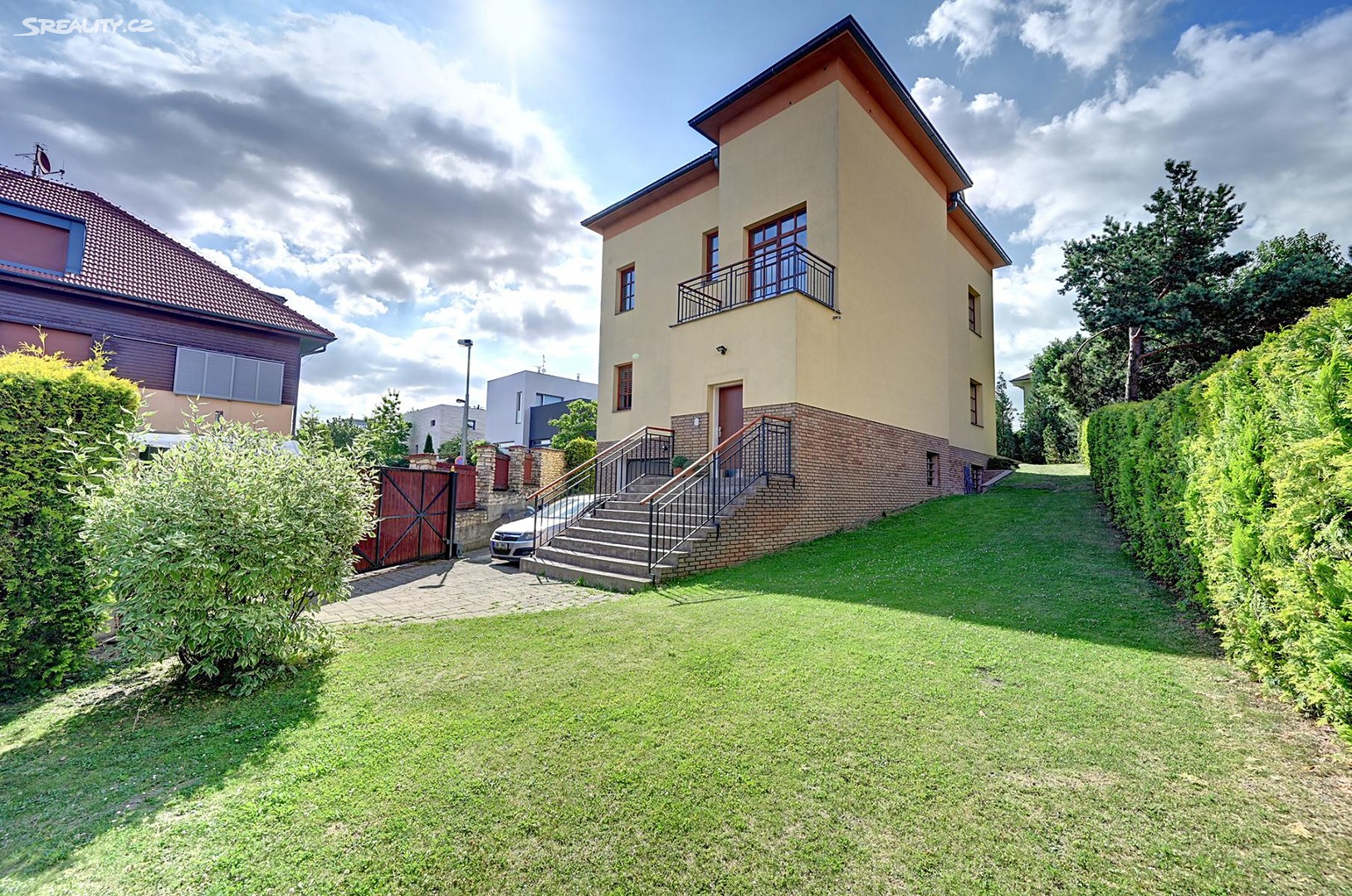 Pronájem  rodinného domu 316 m², pozemek 700 m², Oddělená, Praha 6 - Břevnov