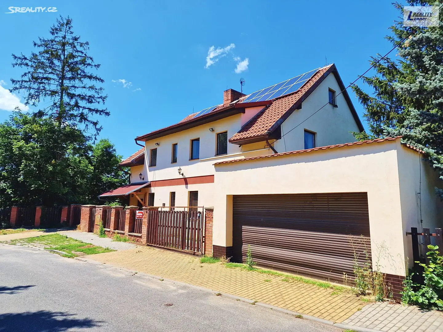Prodej  rodinného domu 450 m², pozemek 1 077 m², Barunčina, Praha 4 - Modřany