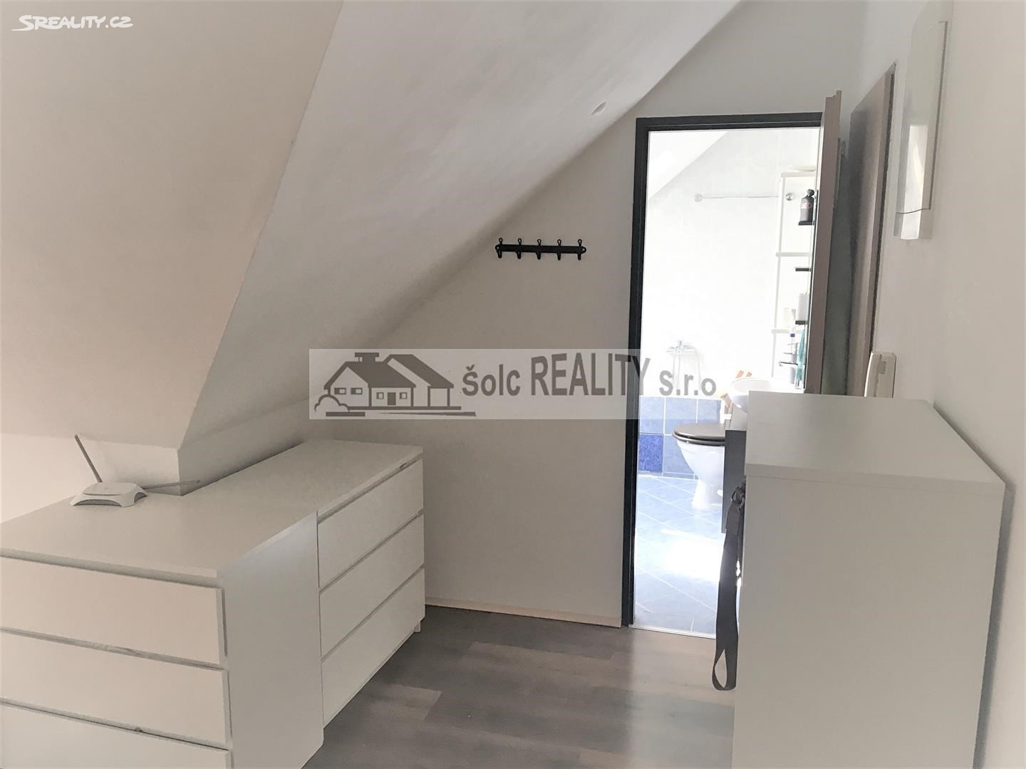 Pronájem bytu 1+kk 34 m² (Podkrovní), Za Rybníkem, Jesenice