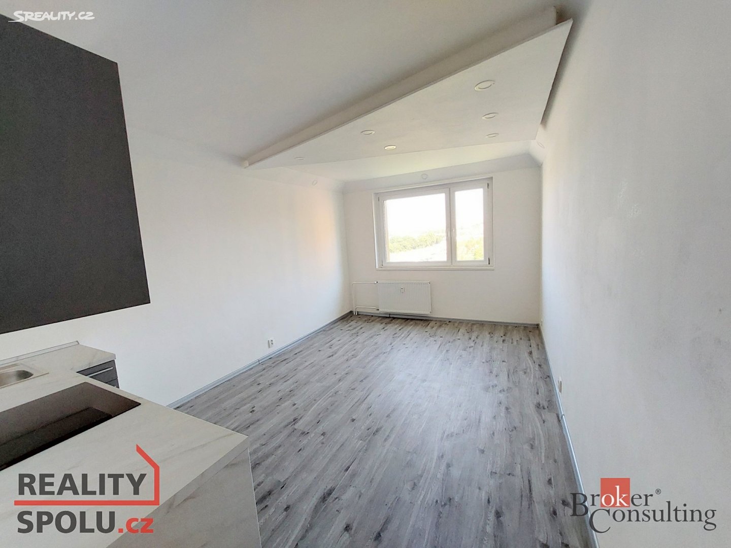 Pronájem bytu 1+kk 26 m², Charkovská, Karlovy Vary