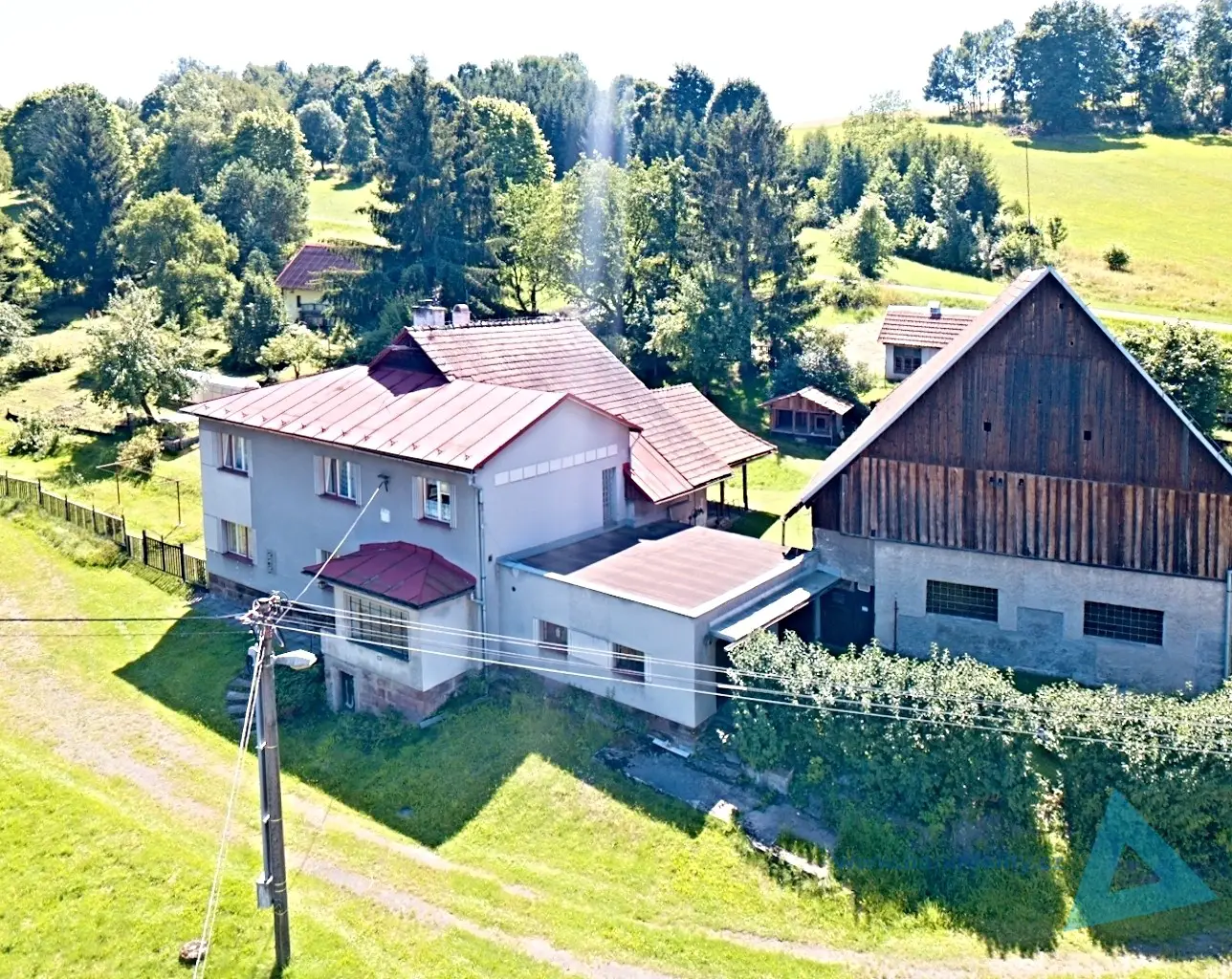 Prodej  rodinného domu 300 m², pozemek 2 183 m², Košťálov, okres Semily