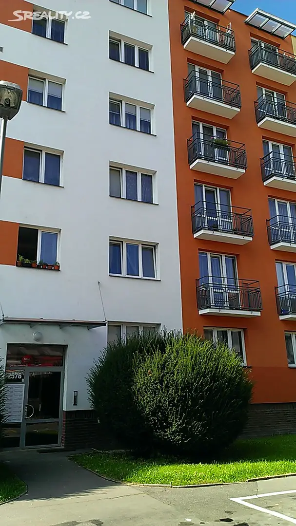 Pronájem bytu 2+1 56 m², Na Hrádku, Pardubice - Zelené Předměstí