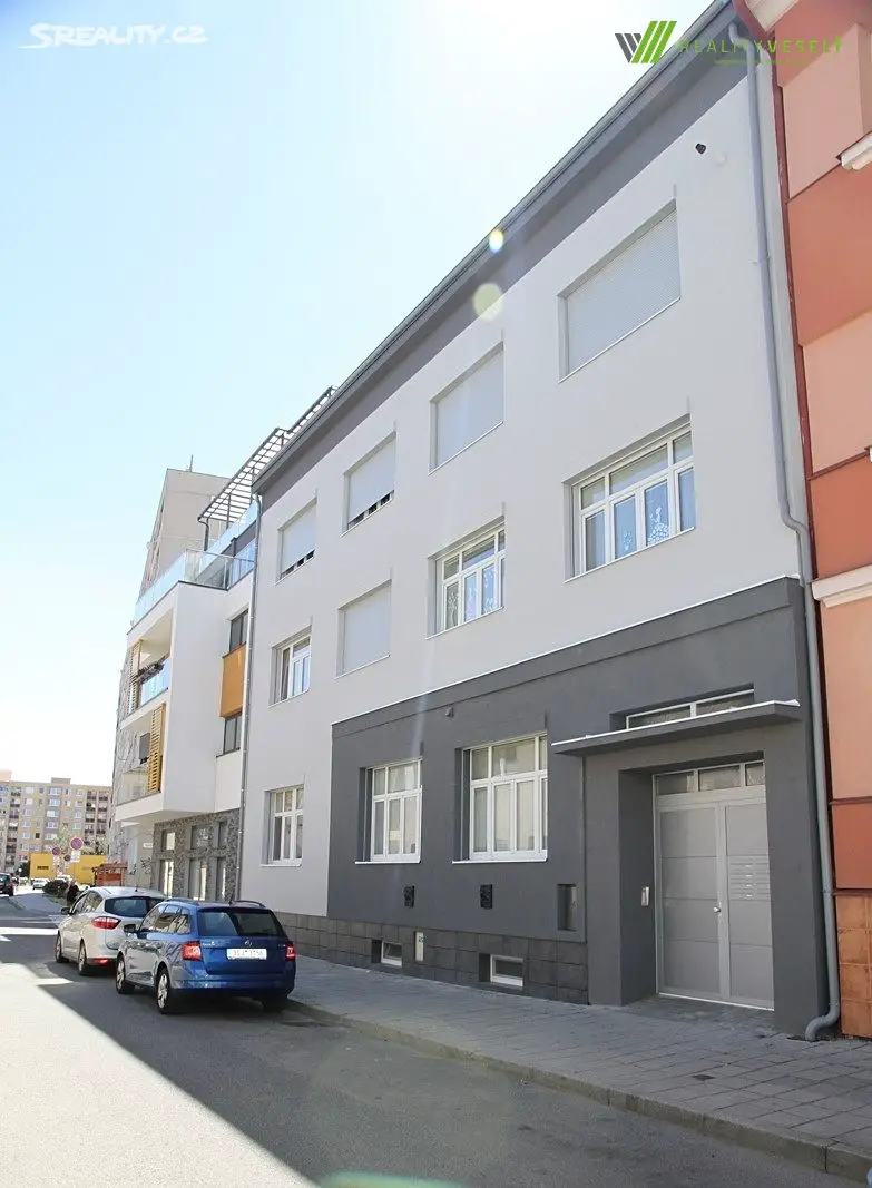 Prodej bytu 2+1 42 m², Slavíkova, Hodonín