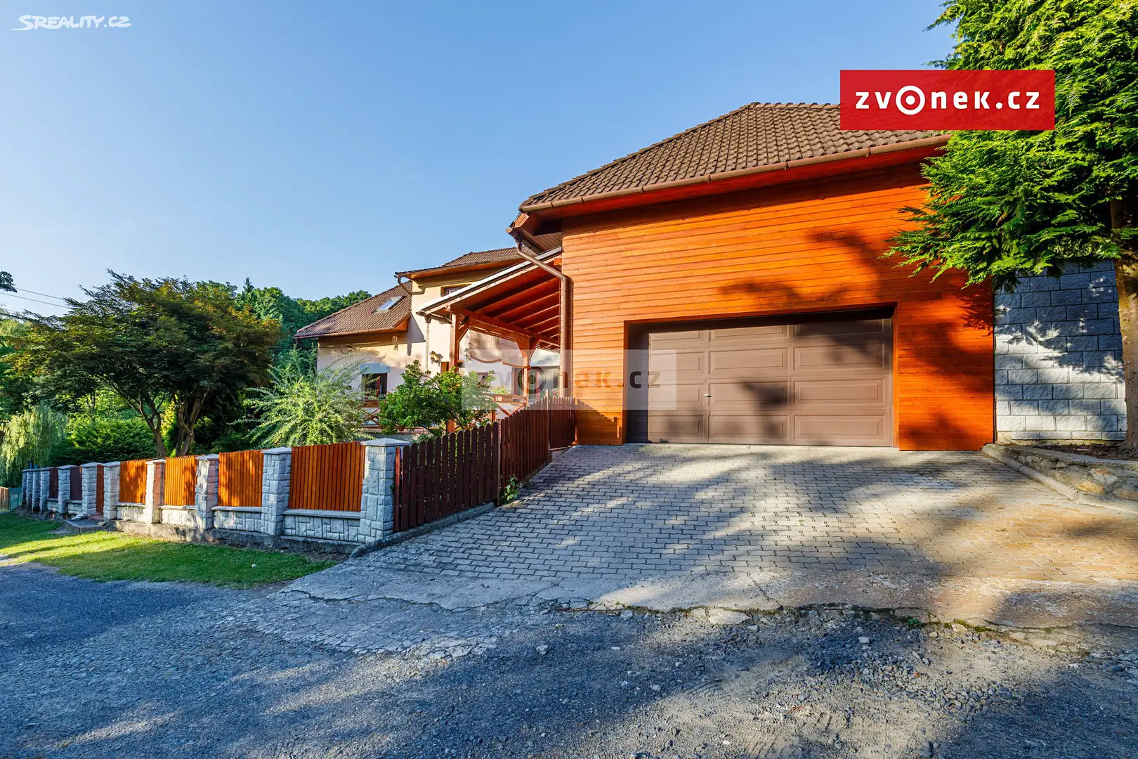 Prodej  rodinného domu 2 543 m², pozemek 8 514 m², Březnice, okres Zlín
