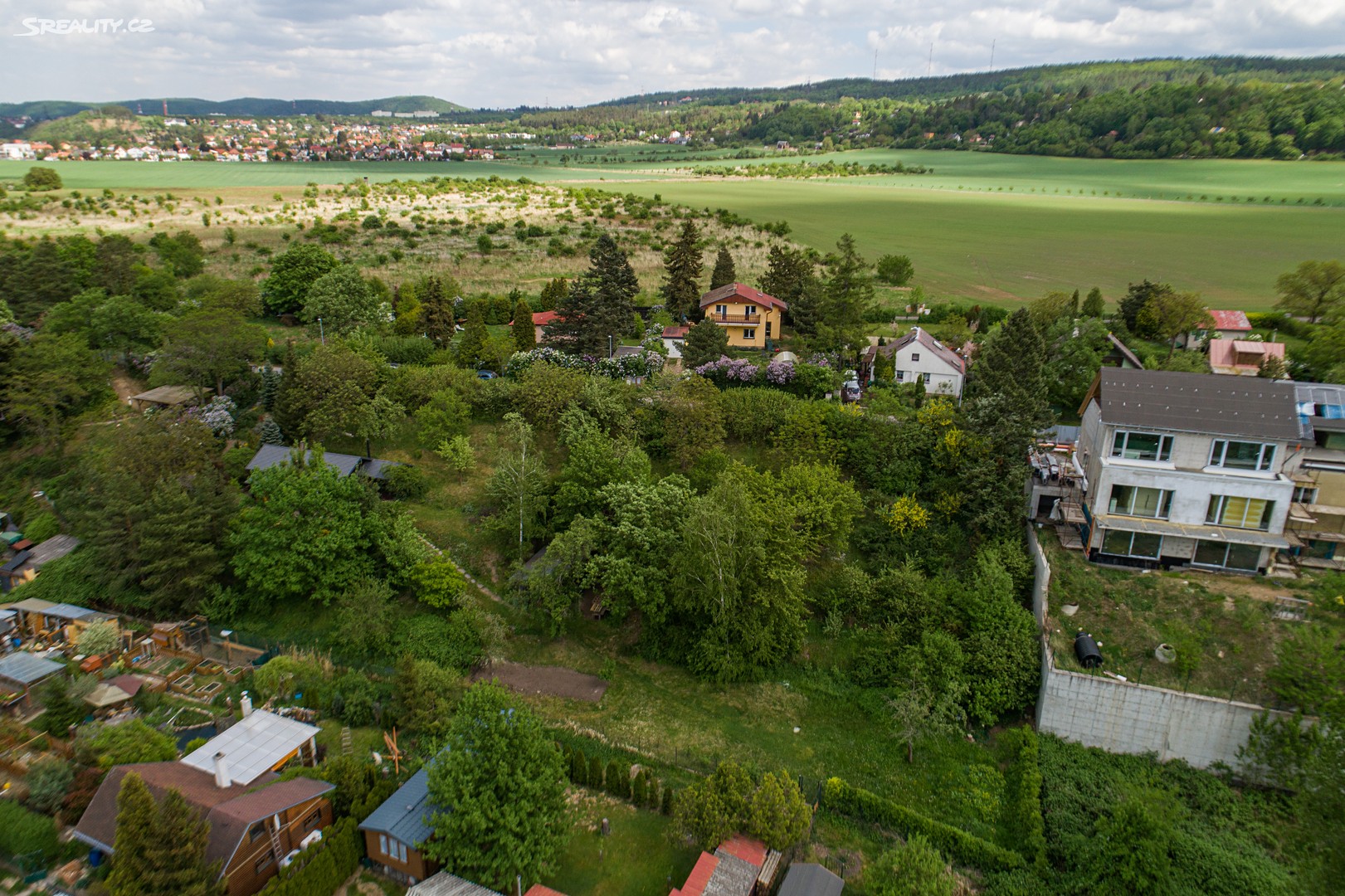 Prodej  stavebního pozemku 1 070 m², Oddechová, Praha - Lipence