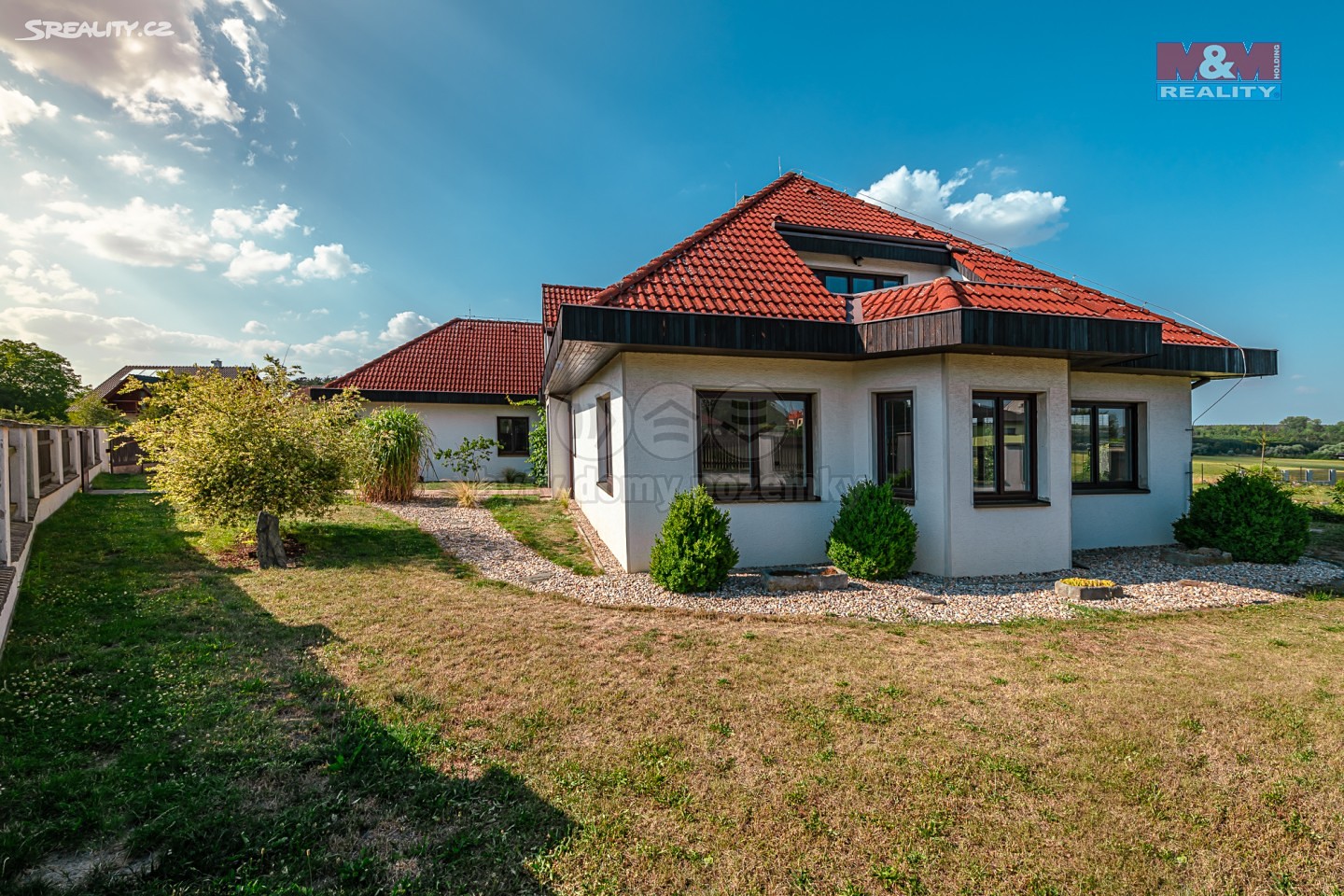 Prodej  rodinného domu 2 306 m², pozemek 289 m², Krakovany, okres Kolín