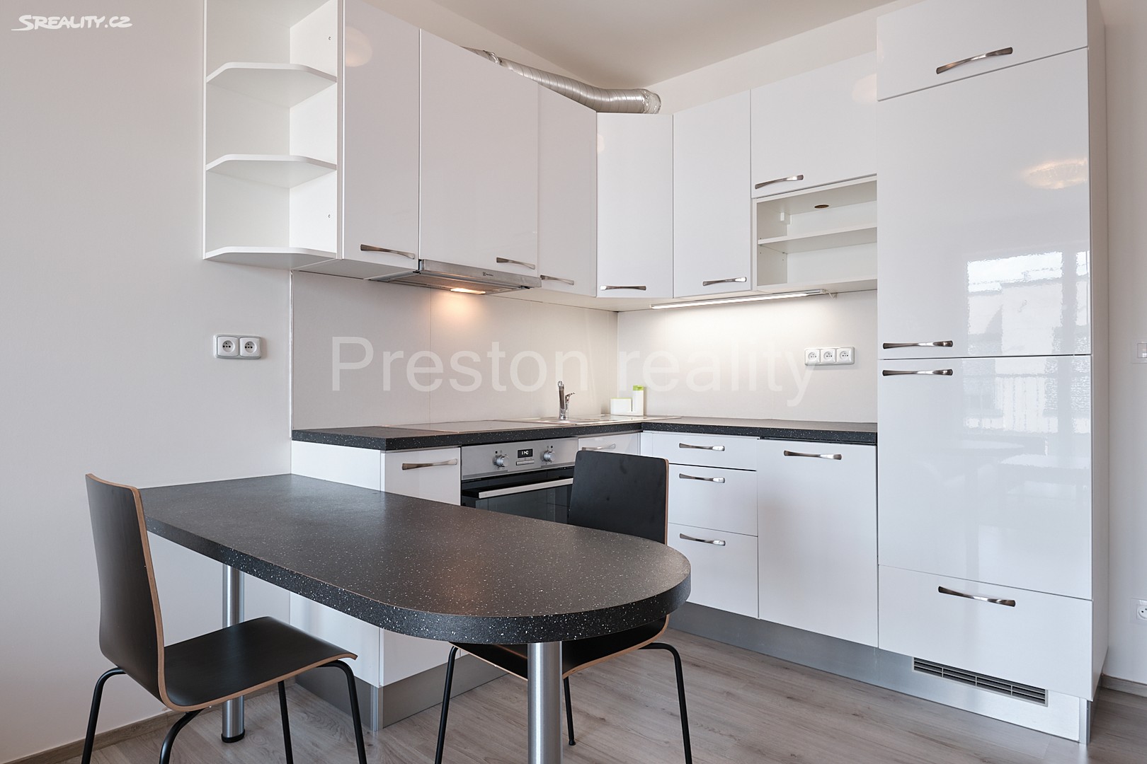 Pronájem bytu 1+kk 35 m², Nad úžlabinou, Praha 10 - Malešice