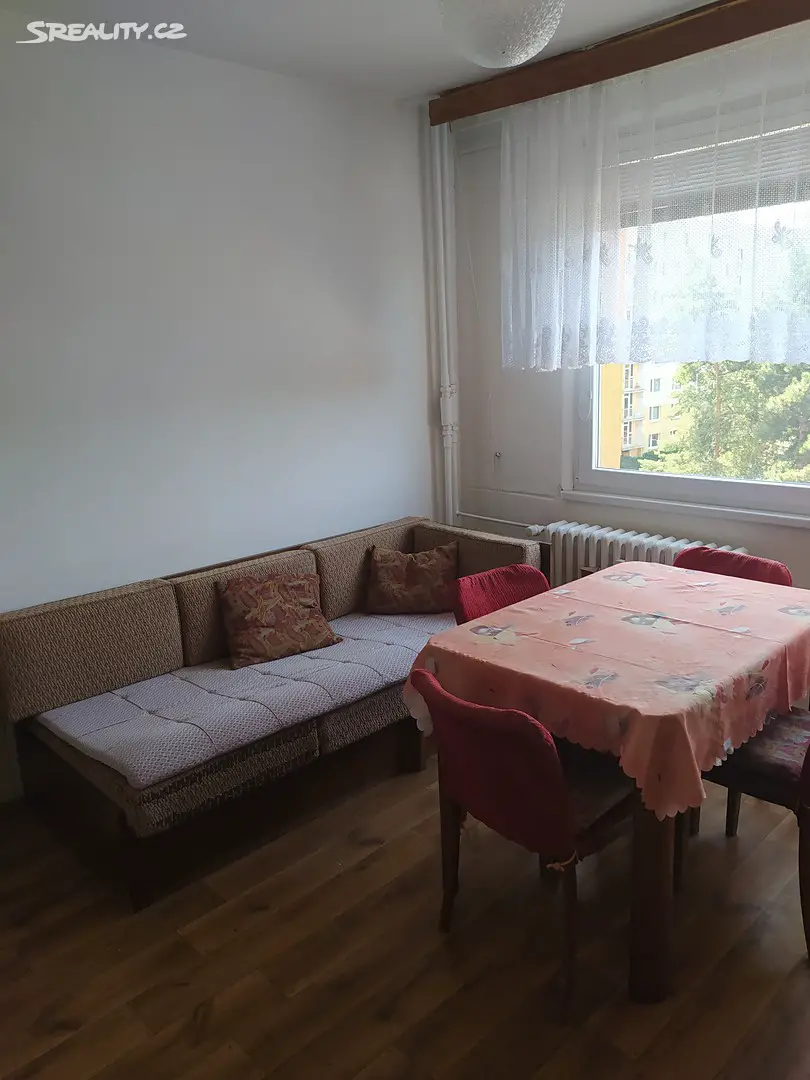 Pronájem bytu 1+1 40 m², Luďka Matury, Pardubice - Studánka