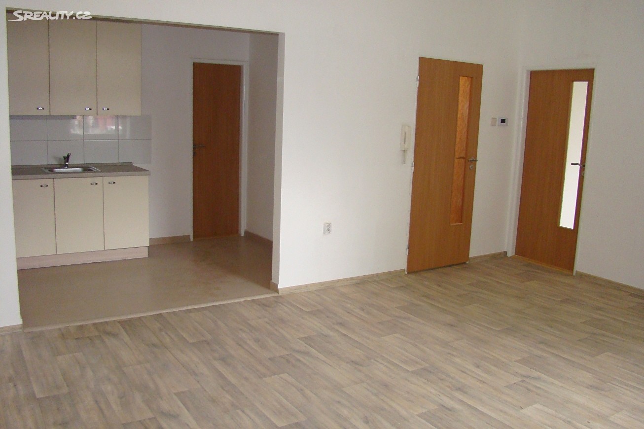 Pronájem bytu 2+kk 68 m², Masarykovo náměstí, Valašské Klobouky