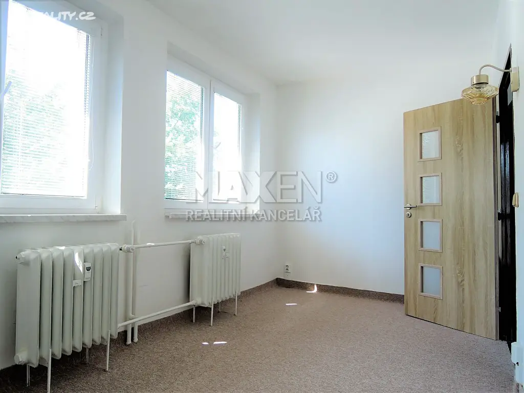 Prodej bytu 3+1 63 m², Chemiků, Pardubice - Polabiny