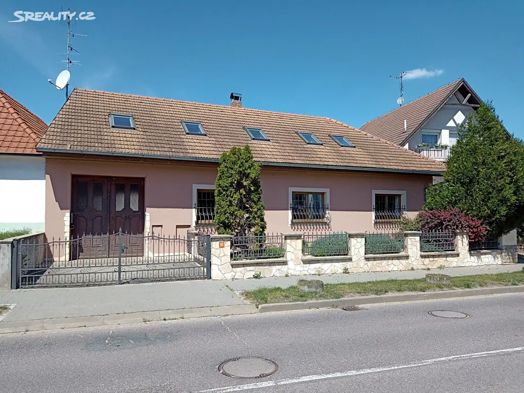 Prodej  rodinného domu 210 m², pozemek 736 m², Znojmo, okres Znojmo