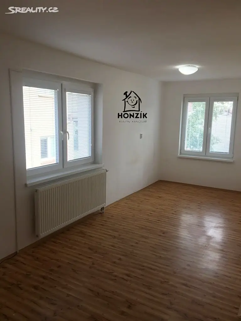 Pronájem bytu 1+1 37 m², Zdoňovská, Praha 9 - Horní Počernice