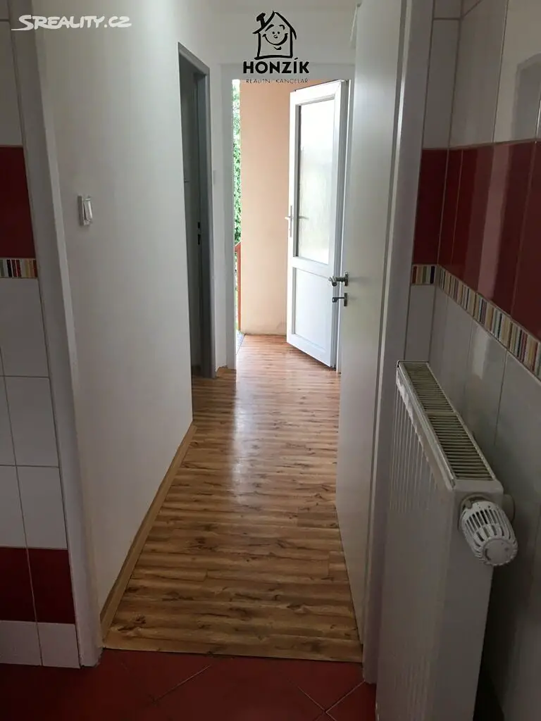 Pronájem bytu 1+1 37 m², Zdoňovská, Praha 9 - Horní Počernice