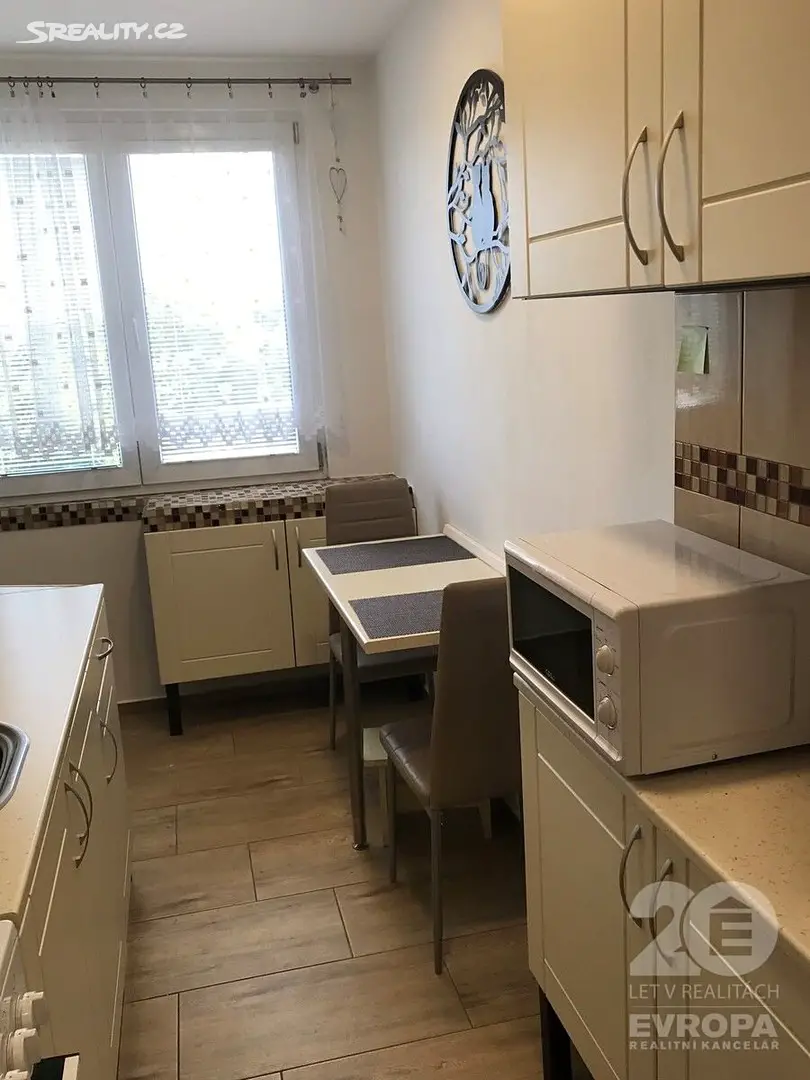 Pronájem bytu 3+1 58 m², Gagarinova, Hradec Králové - Slezské Předměstí