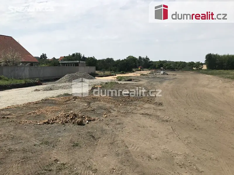 Prodej  stavebního pozemku 1 021 m², Kozomín, okres Mělník