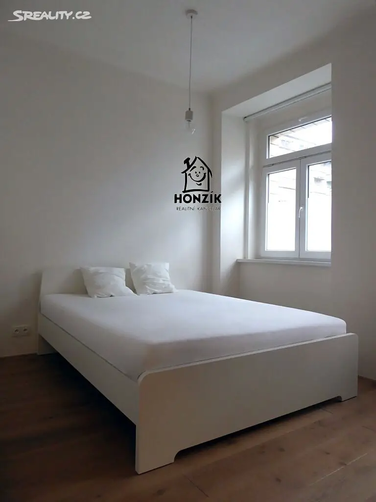 Pronájem bytu 1+kk 37 m², Kloboučnická, Praha 4 - Nusle