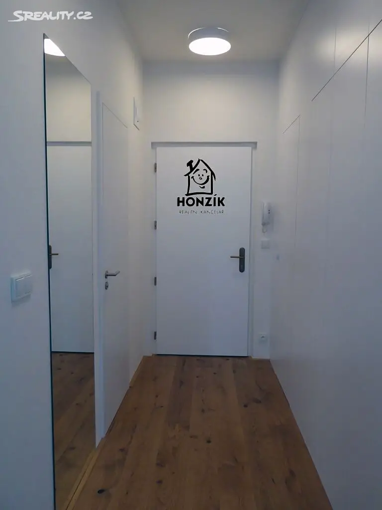 Pronájem bytu 1+kk 37 m², Kloboučnická, Praha 4 - Nusle