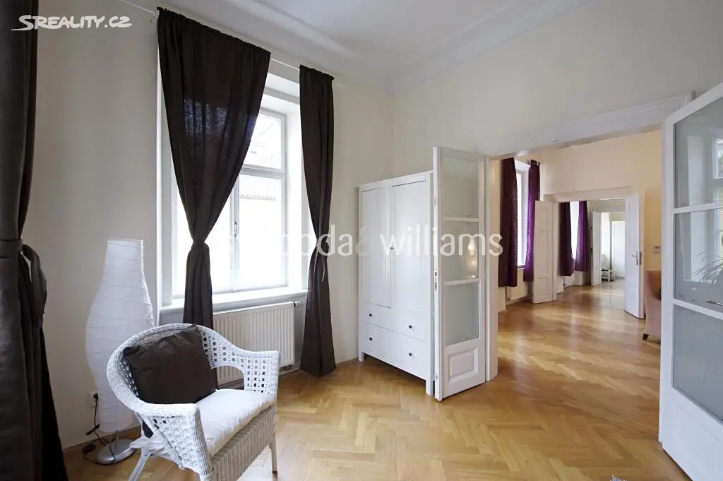 Pronájem bytu 2+1 92 m², Husova, Praha 1 - Staré Město