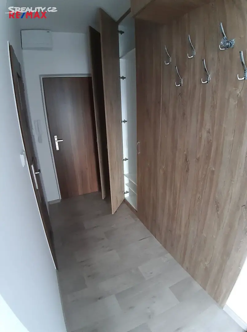 Pronájem bytu 3+1 58 m², nám. 1. máje, Uherský Brod