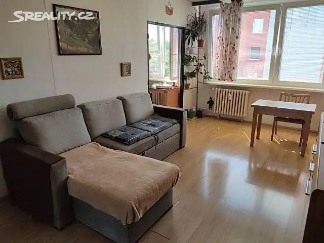 Prodej bytu 3+1 55 m², V Bažantnici, Kladno - Kročehlavy