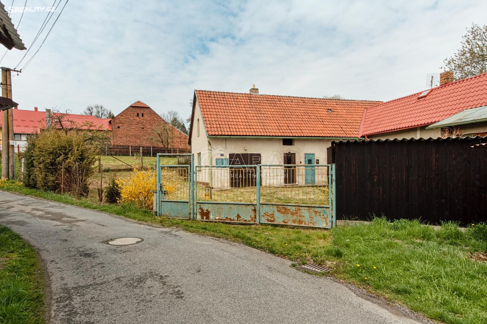 Prodej  stavebního pozemku 1 157 m², Okrouhlo, okres Praha-západ