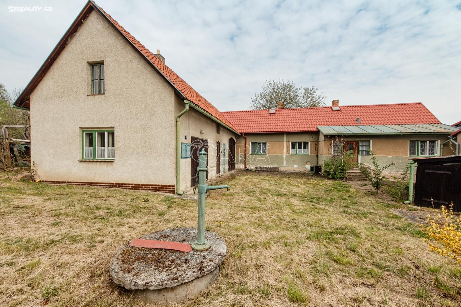 Prodej  stavebního pozemku 1 157 m², Okrouhlo, okres Praha-západ