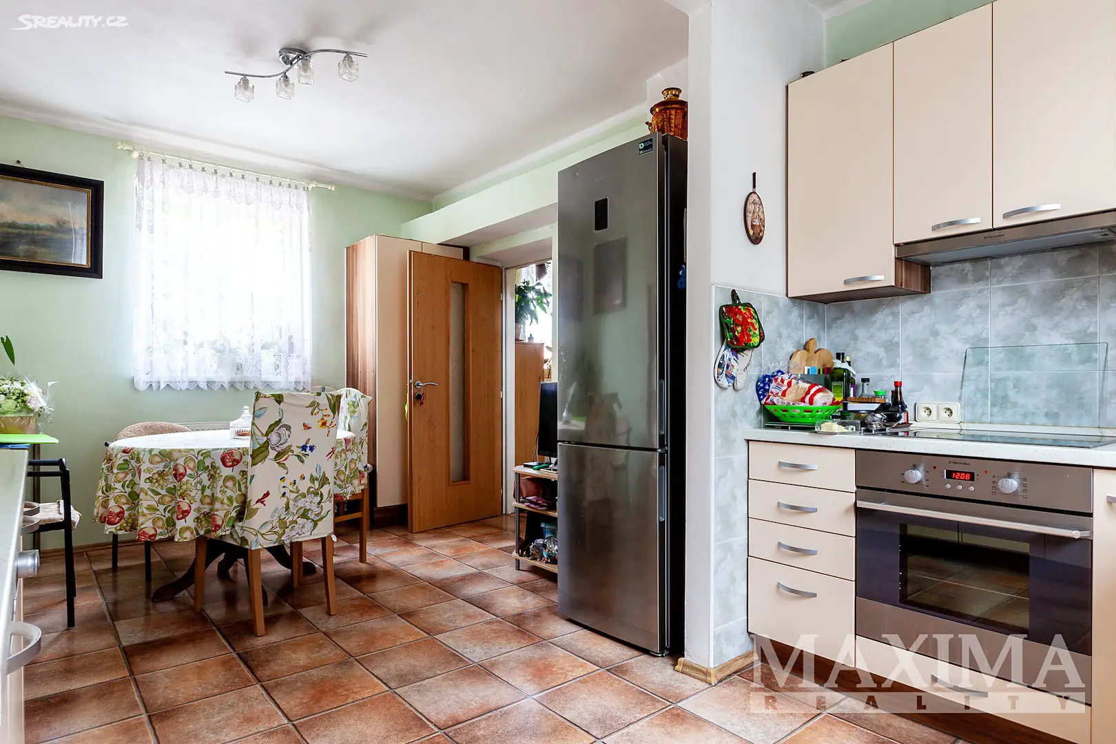 Prodej  rodinného domu 378 m², pozemek 590 m², Ořech, okres Praha-západ