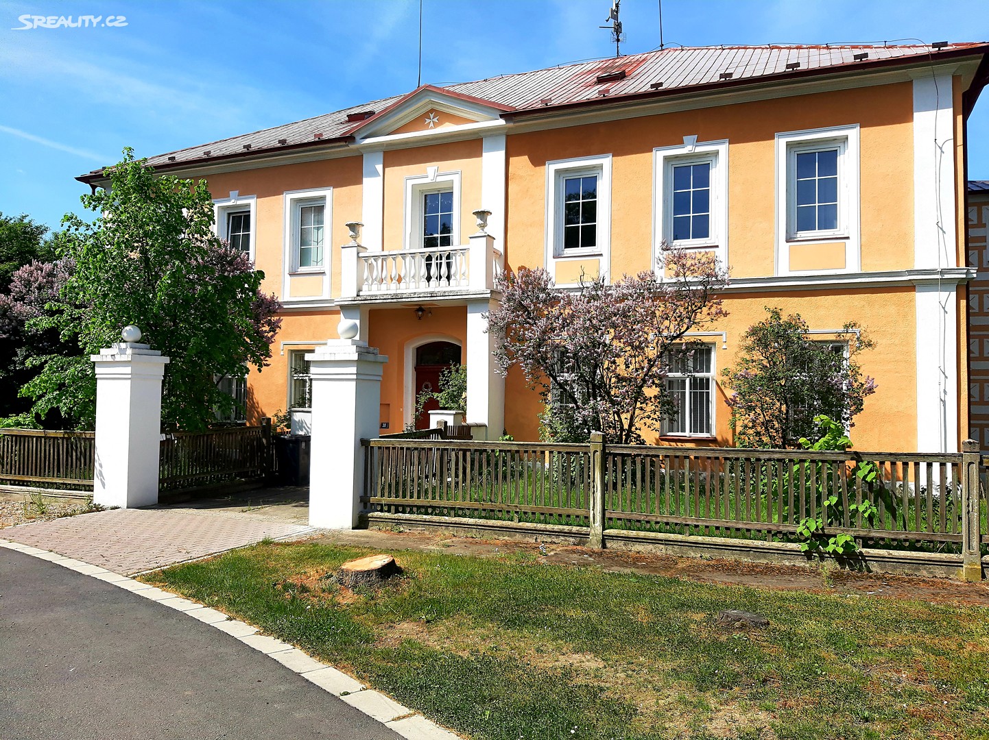 Prodej  vícegeneračního domu 500 m², pozemek 1 555 m², Smilovice, okres Mladá Boleslav