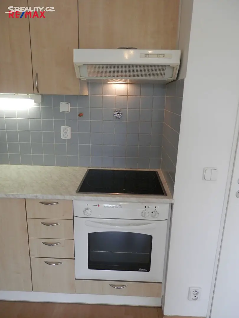 Pronájem bytu 1+kk 31 m², Za Mlýnem, Hostivice