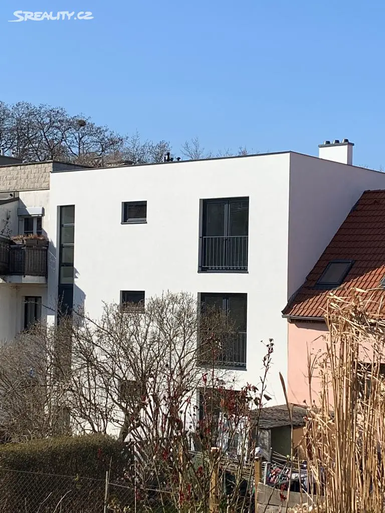 Pronájem bytu 2+kk 70 m² (Podkrovní), Na pěšinách, Praha 8 - Kobylisy