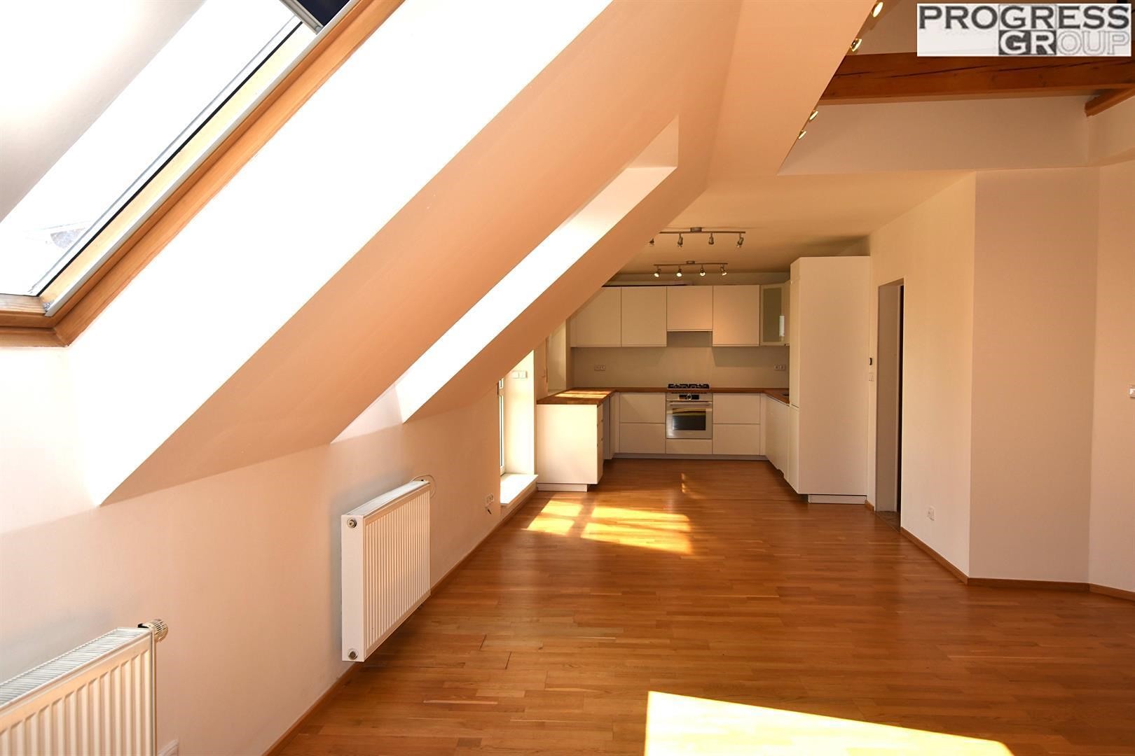 Pronájem bytu atypické 136 m² (Podkrovní), Brandejsovo náměstí, Praha 6 - Suchdol