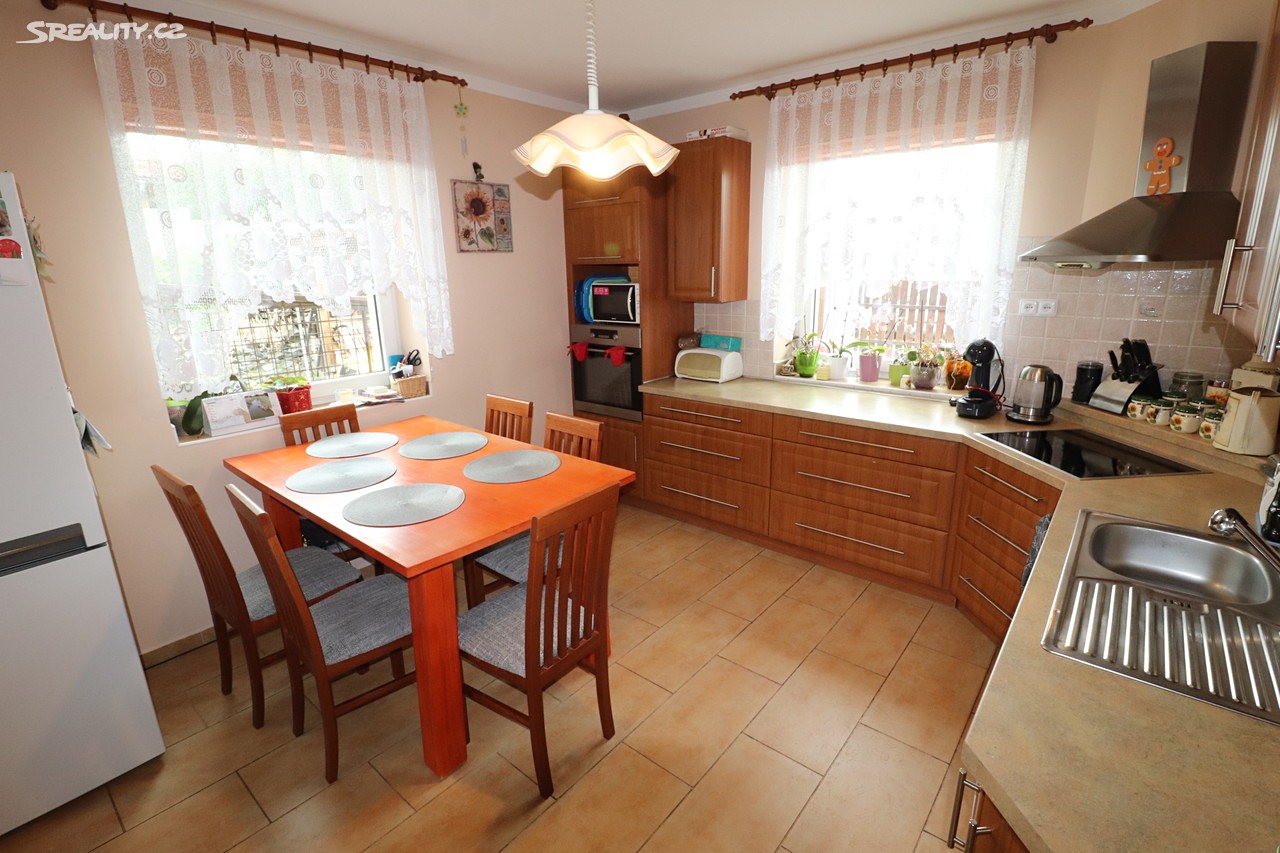 Prodej  rodinného domu 200 m², pozemek 944 m², Dřínov, okres Mělník