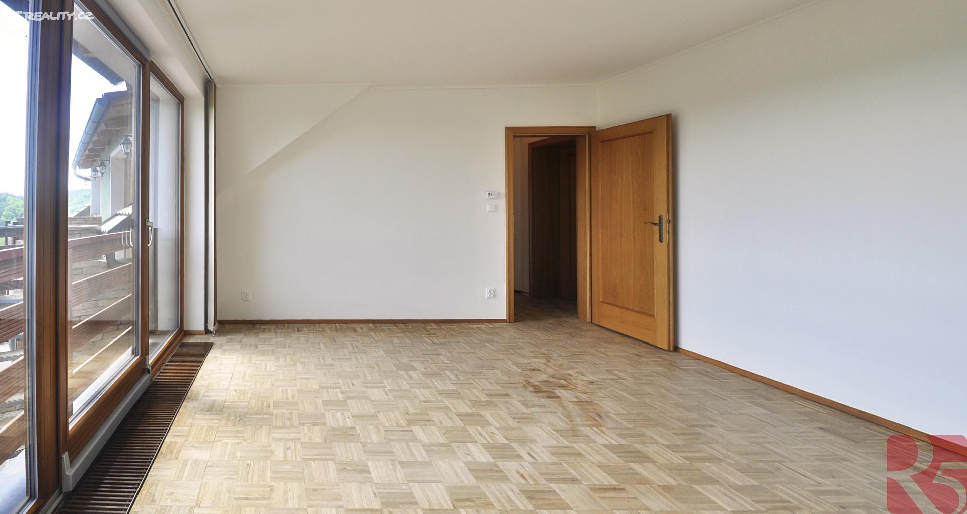 Prodej  rodinného domu 350 m², pozemek 3 300 m², Nenačovice, okres Beroun