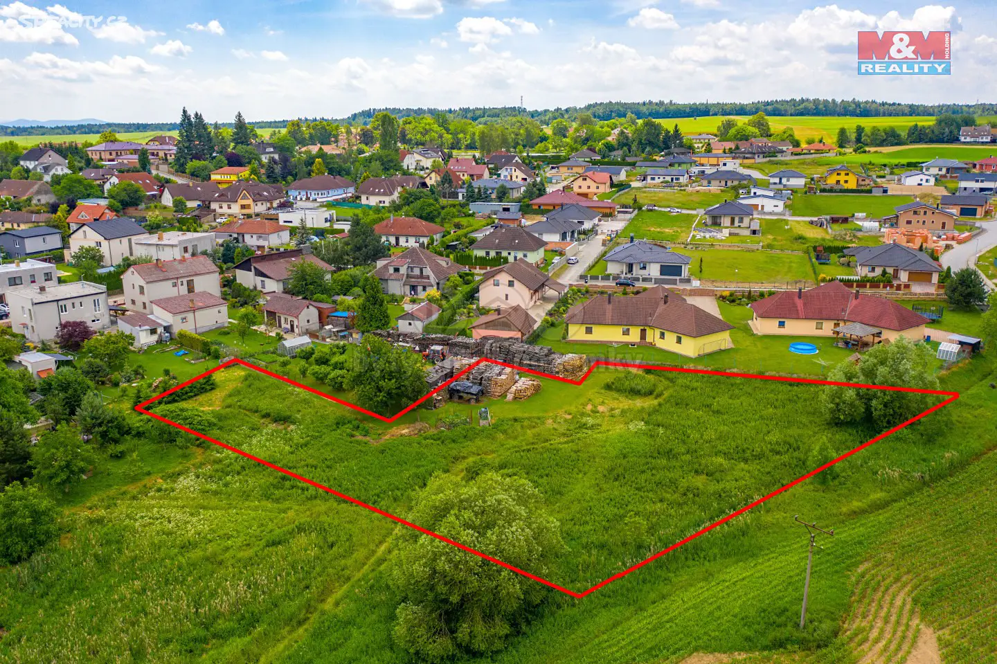 Prodej  stavebního pozemku 2 695 m², Lišov, okres České Budějovice