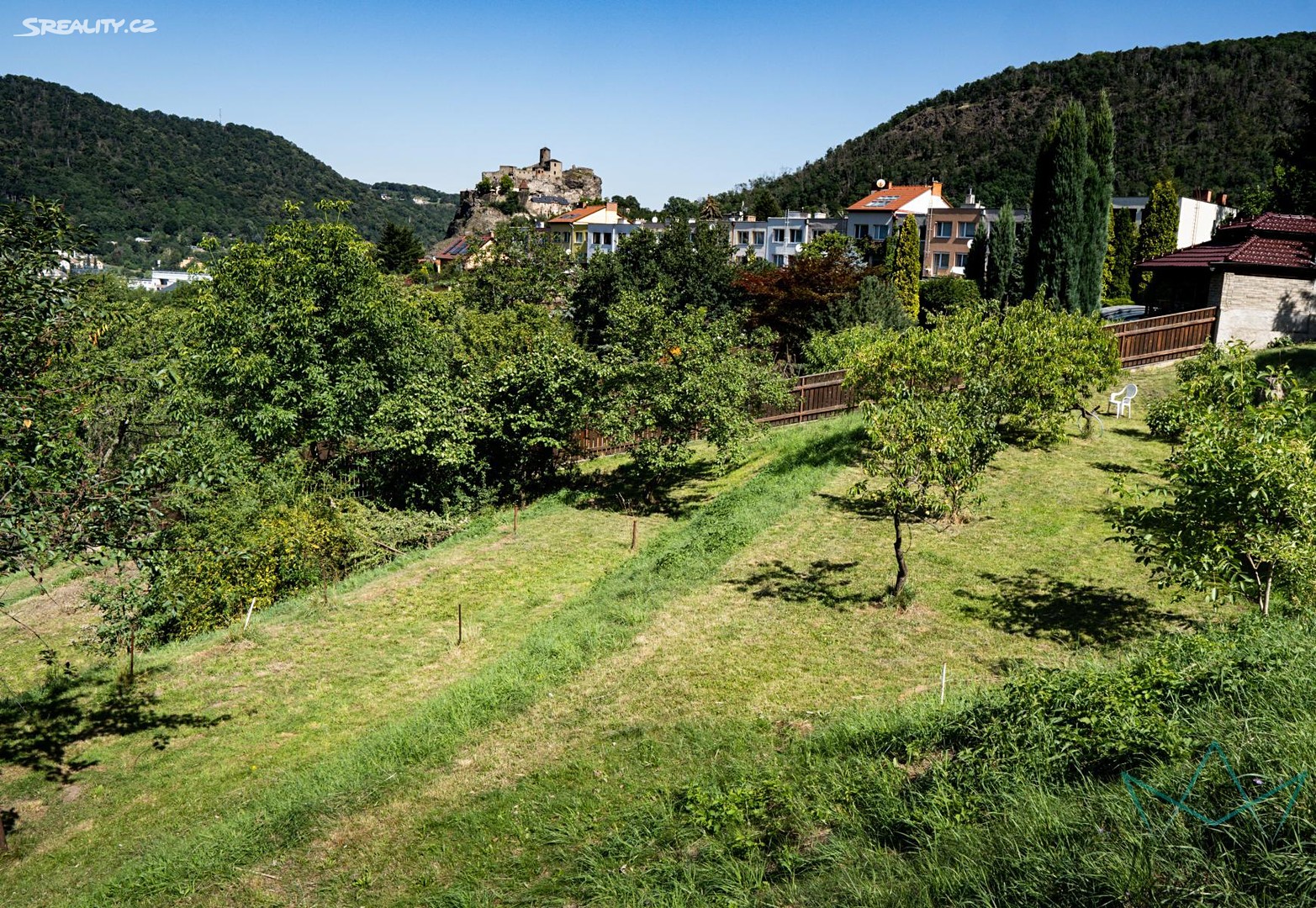 Prodej  stavebního pozemku 1 611 m², Svatojiřská, Ústí nad Labem - Střekov