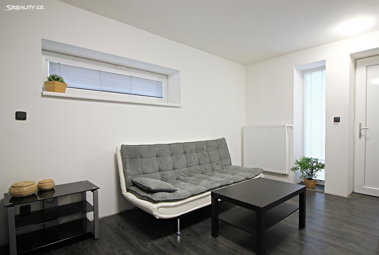 Pronájem bytu 1+kk 36 m², Jeneweinova, Brno - Komárov