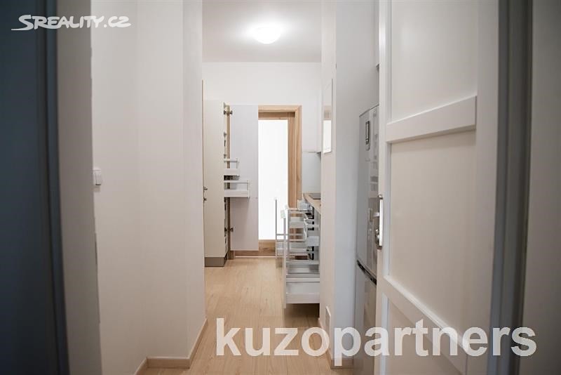 Pronájem bytu 1+kk 33 m², Marie Cibulkové, Praha 4 - Nusle