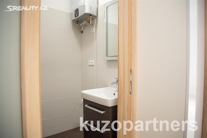 Pronájem bytu 1+kk 33 m², Marie Cibulkové, Praha 4 - Nusle