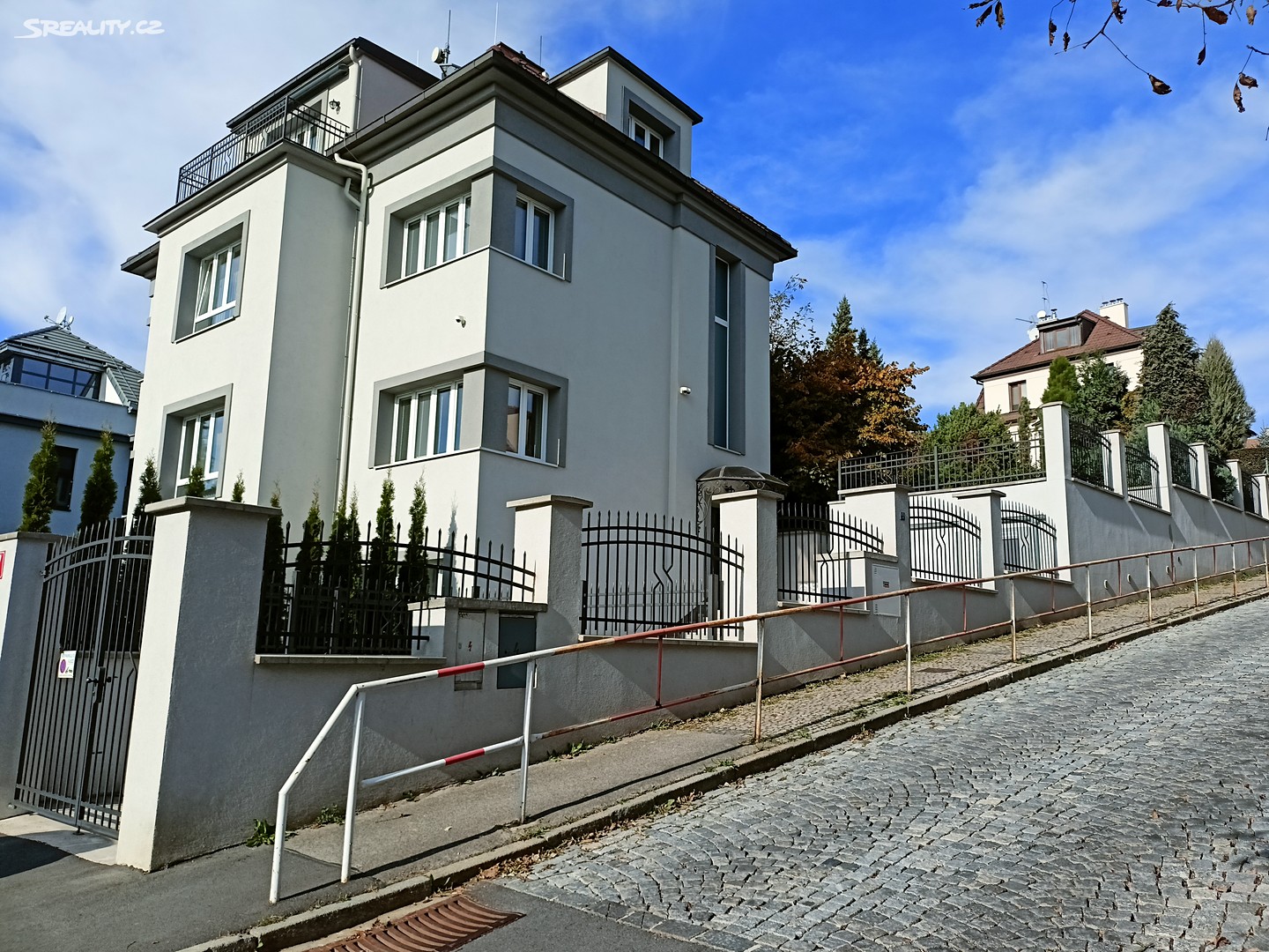Pronájem bytu 2+1 60 m² (Podkrovní), Letňanská, Praha 9 - Vysočany
