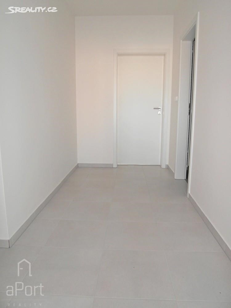 Pronájem bytu 2+kk 52 m² (Podkrovní), Štefánikova, Brno - Veveří
