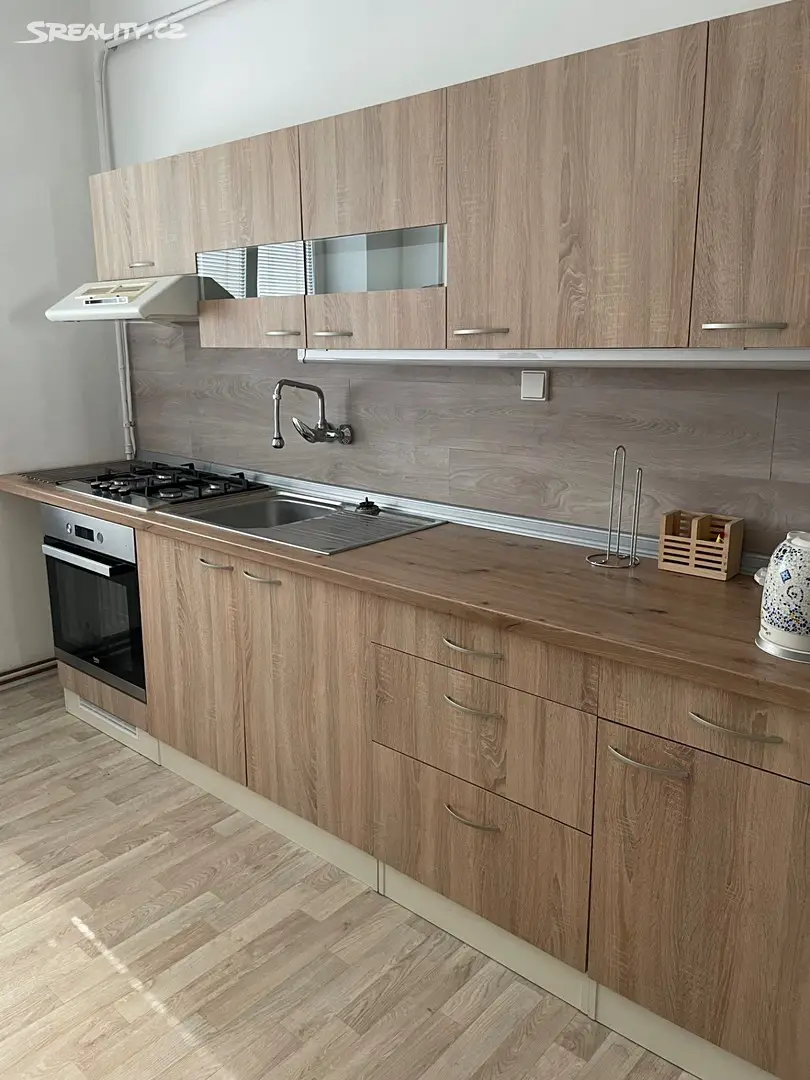 Pronájem bytu 3+1 85 m², tř. Svornosti, Olomouc